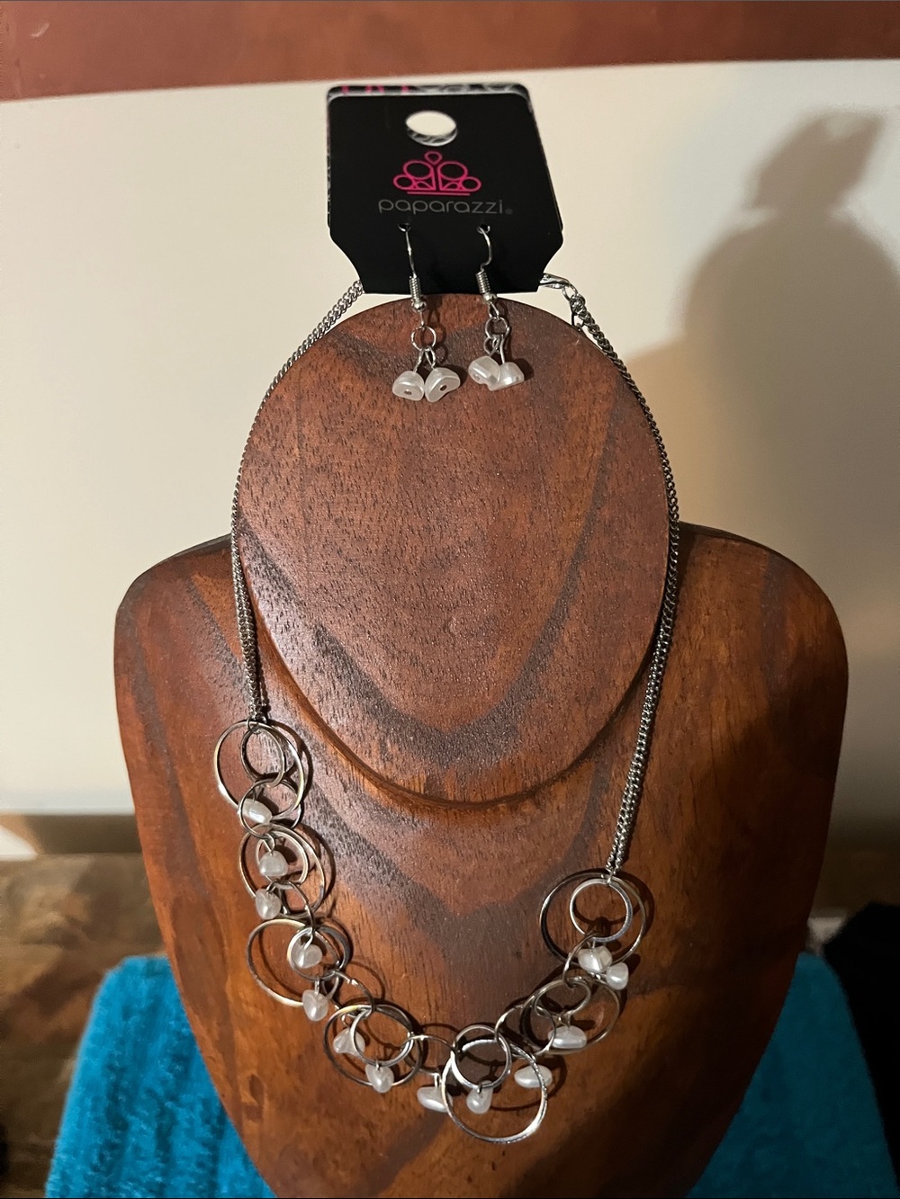 paparazzi Silver Loop Necklace with White Pearlescent Accents
